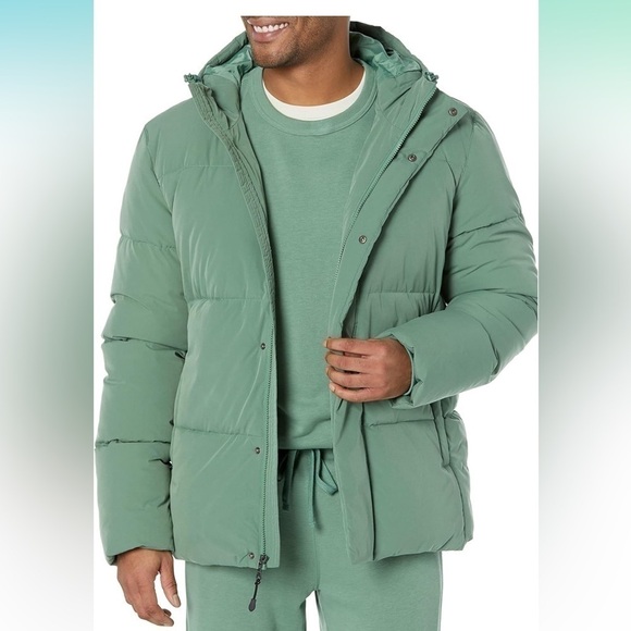 Amazon Essentials Men's Mid-Length Hooded Puffer Coat
L - Picture 1 of 7